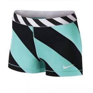 Nike Pros Shorts diagonal striped